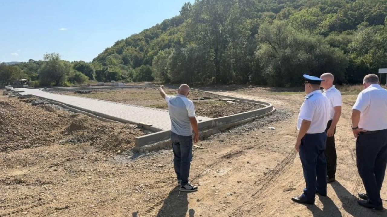 Прокуратура Северского района проверила благоустройство общественной территории в Ильском поселении — Краснодар Сейчас