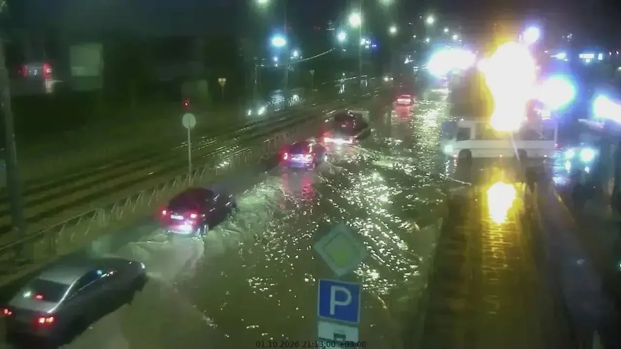 На улице Московской восстановили движение автомобилей после подтопления — Краснодар Сейчас