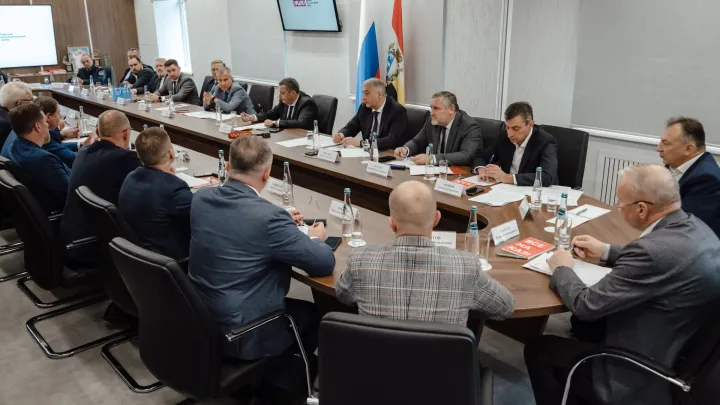 В Курской области обсудили поддержку промышленности и новые меры для предприятий — Курск Сейчас