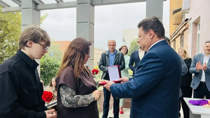 В Курске открыли мемориальную доску инженеру Курского филиала «Ростелекома» — Курск Сейчас