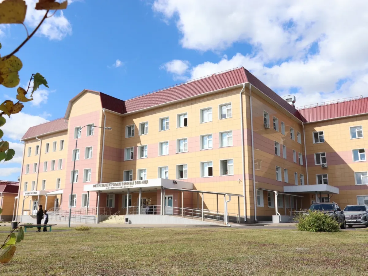 Фатежская ЦРБ отметила 10-летие нового здания и открыла бюст святителю Луке