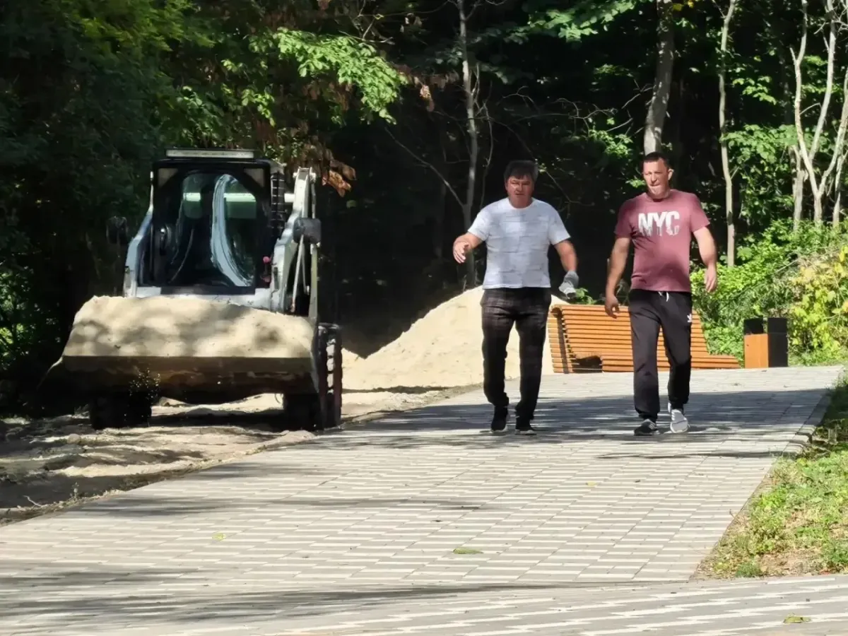 В Медвенке начался второй этап благоустройства парка «Советский сад»