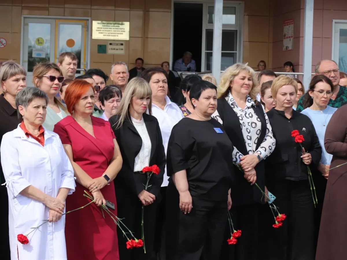 Фатежская ЦРБ отметила 10-летие нового здания и открыла бюст святителю Луке