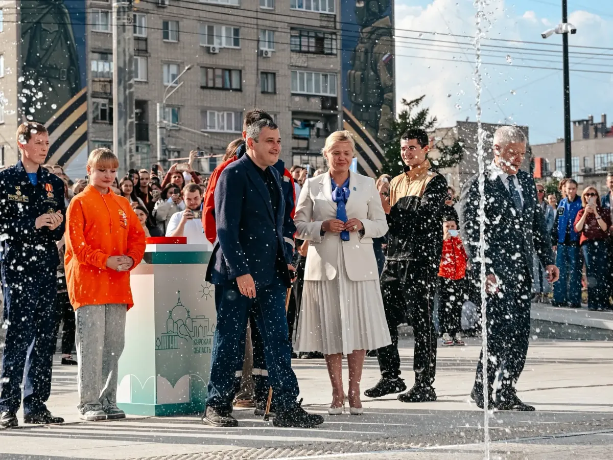 В Курске открыли новый сухой фонтан на площади перед КГУ