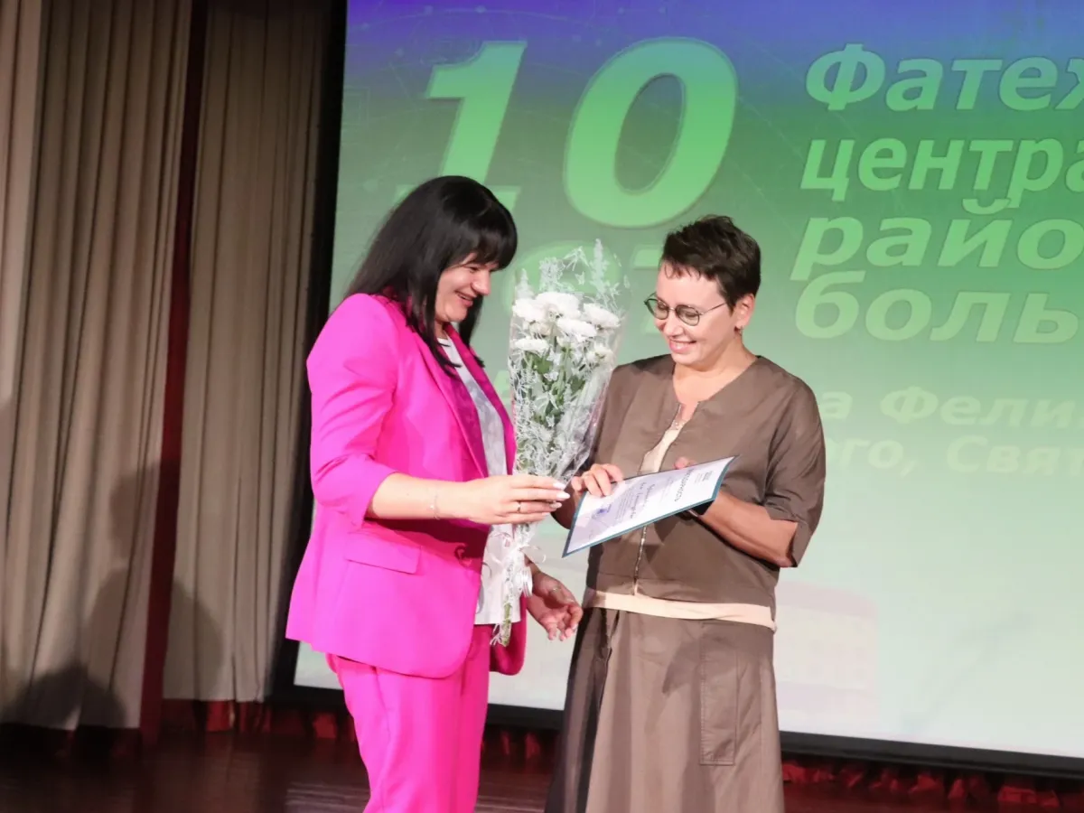 Фатежская ЦРБ отметила 10-летие нового здания и открыла бюст святителю Луке