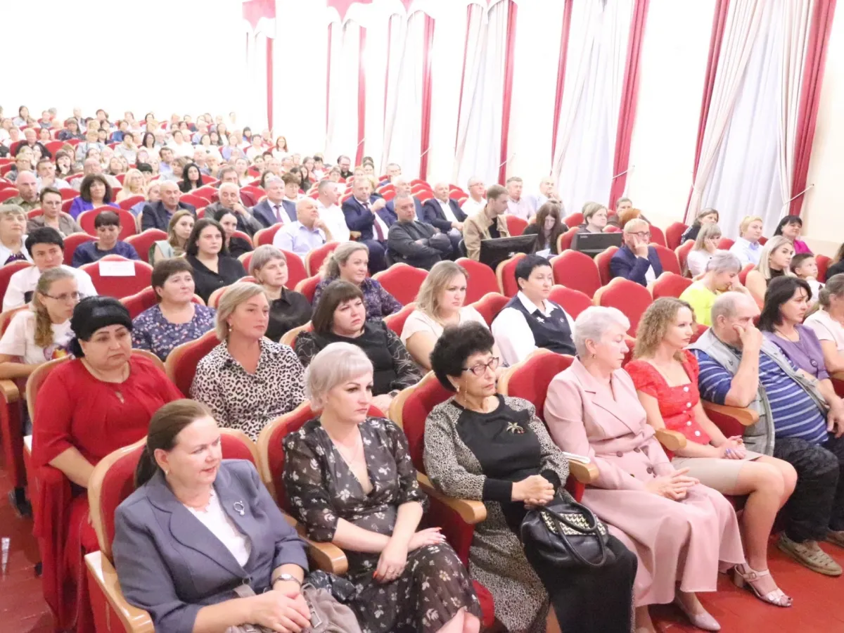 Фатежская ЦРБ отметила 10-летие нового здания и открыла бюст святителю Луке