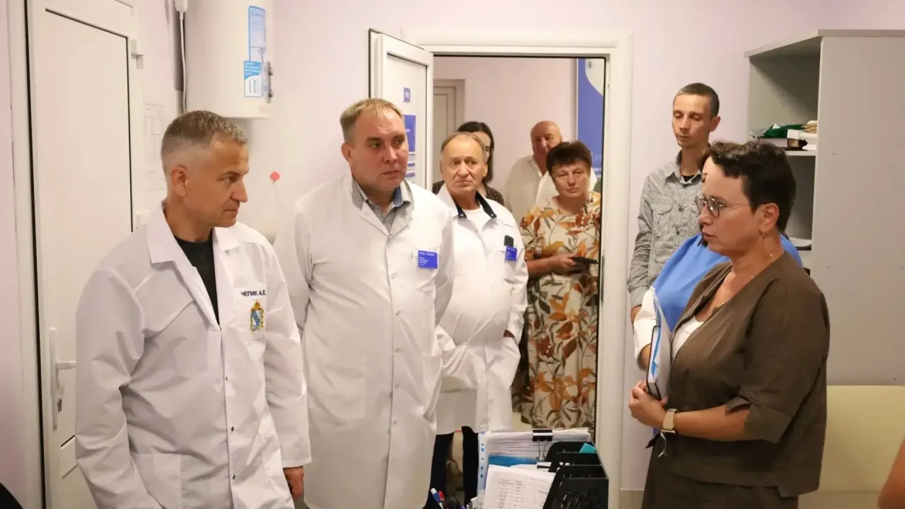 Александр Чепик посетил Солнцевско-Мантуровскую ЦРБ с рабочим визитом — Курск Сейчас