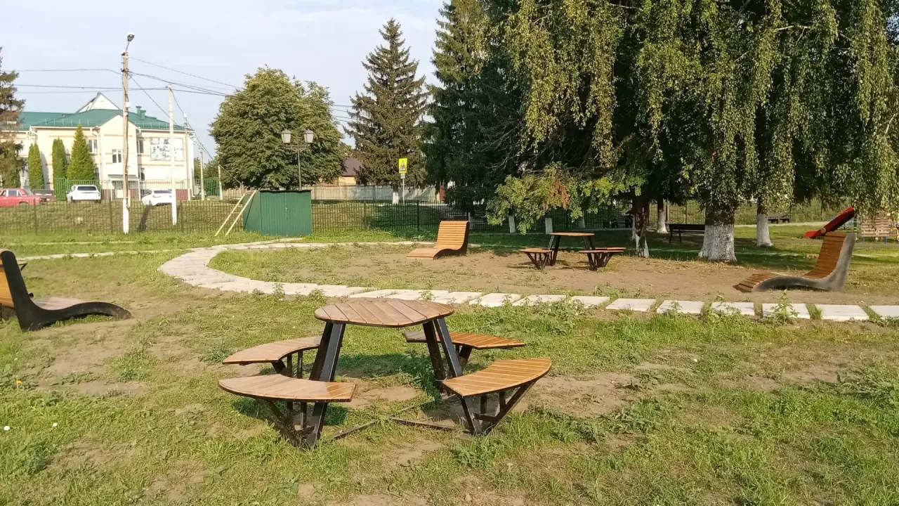 В парке «1 Мая» в Медвенке появилась новая зона отдыха — Курск Сейчас
