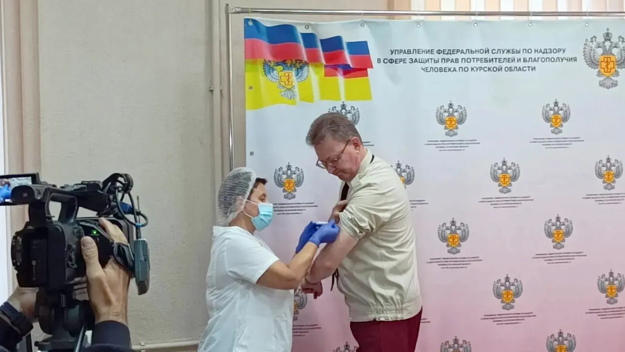 Сотрудники курского управления Роспотребнадзора привились против гриппа — Курск Сейчас