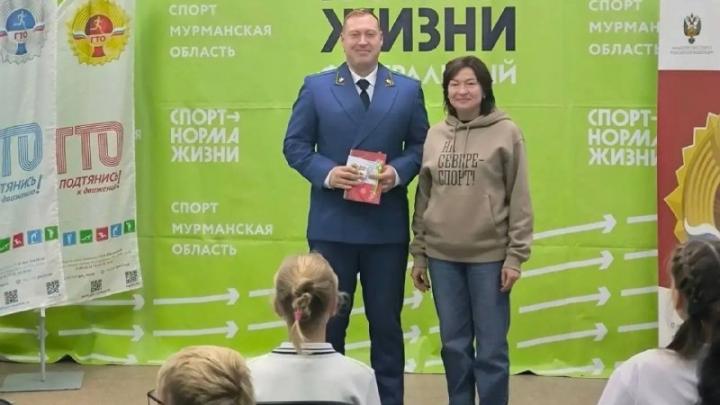 Работник прокуратуры Мурманской области получил золотой знак отличия ГТО — Мурманск Сейчас