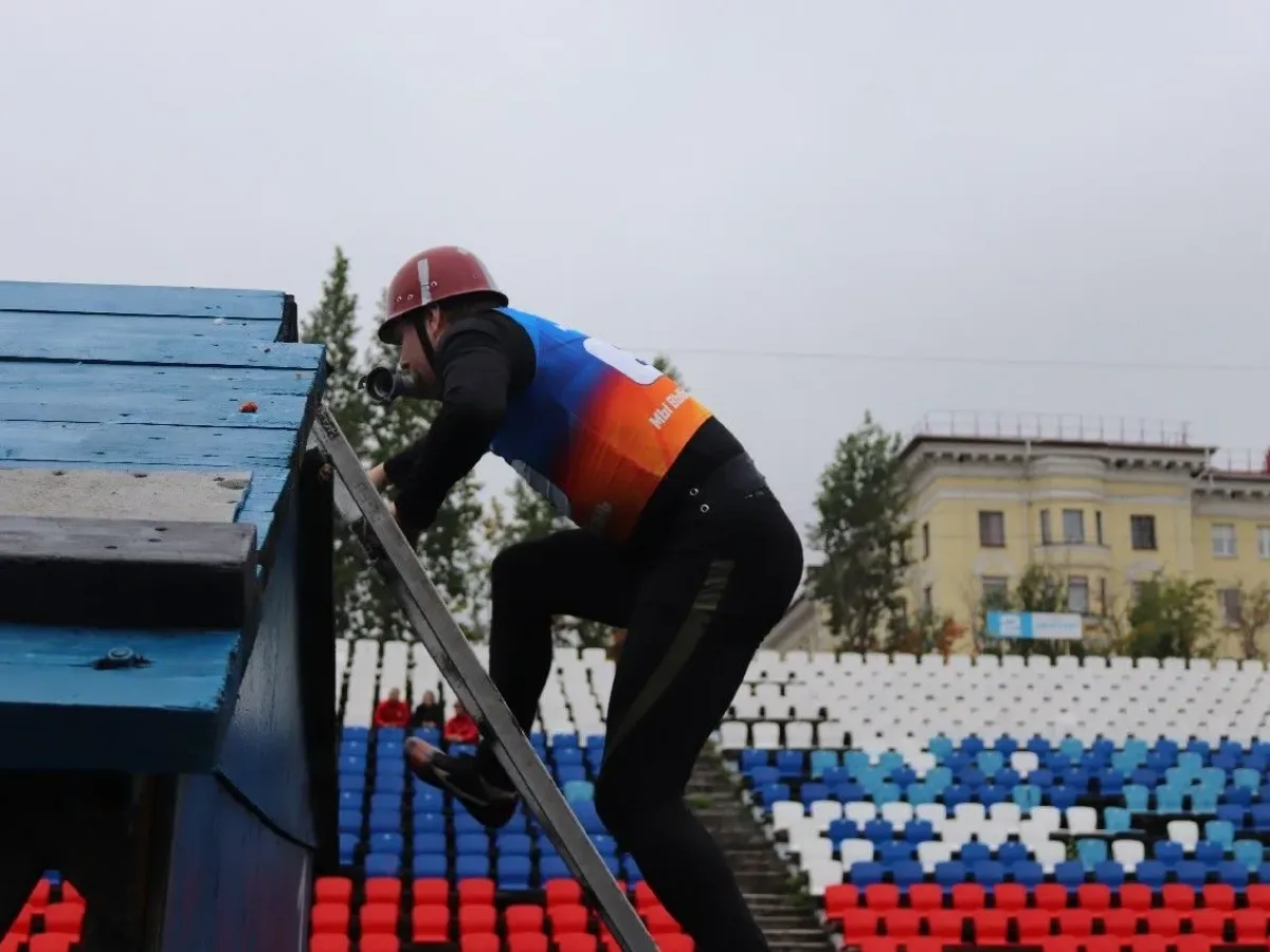 В Мурманске стартовал чемпионат по пожарно-спасательному спорту