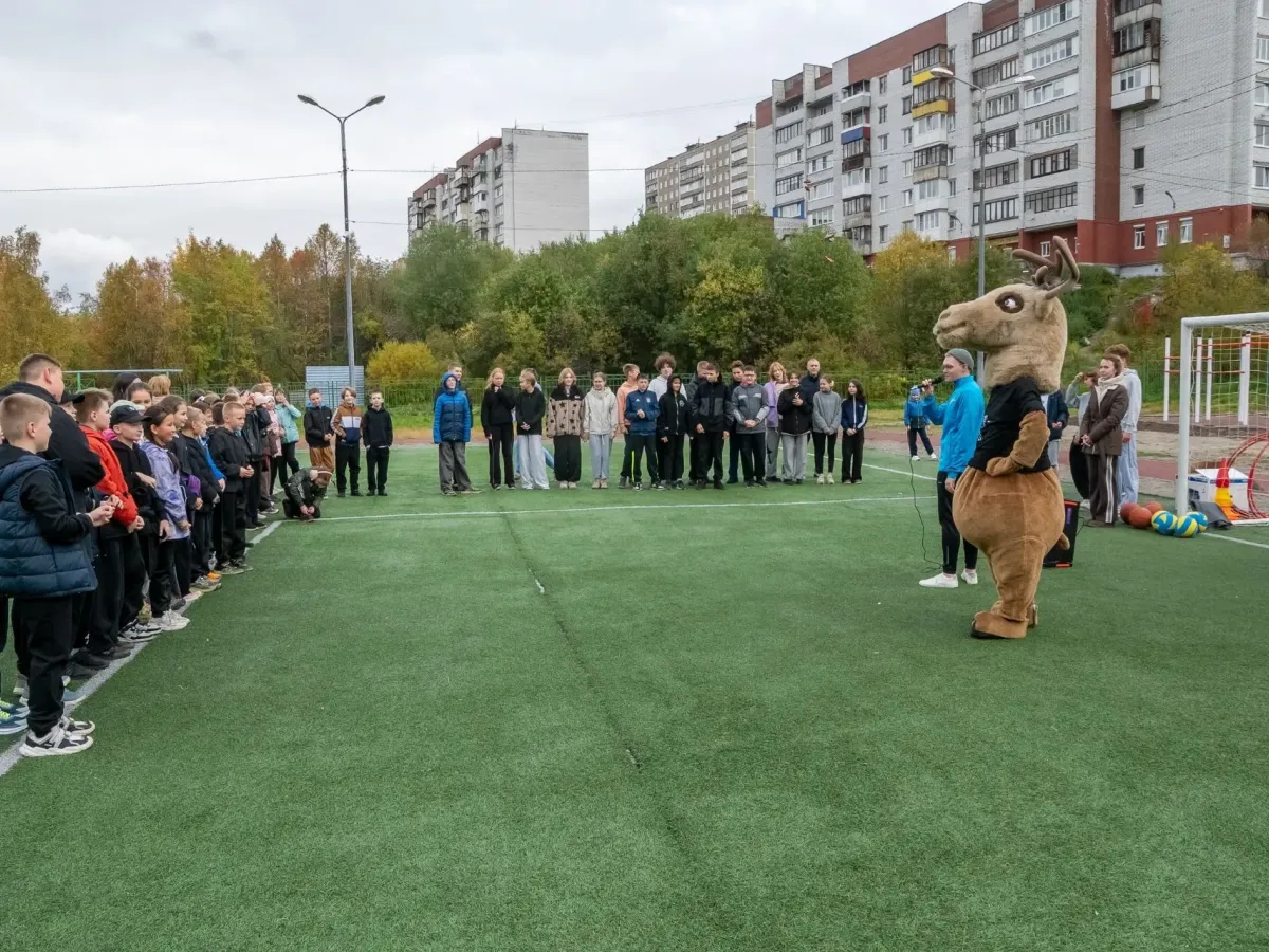 В школе № 23 Мурманска открыли новую «умную» спортплощадку