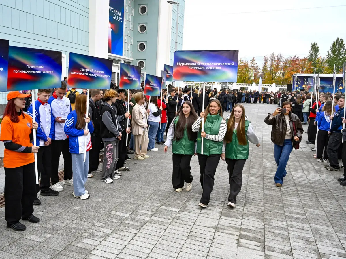 В Мурманске на Дне первокурсника вручили жилищные сертификаты студентам