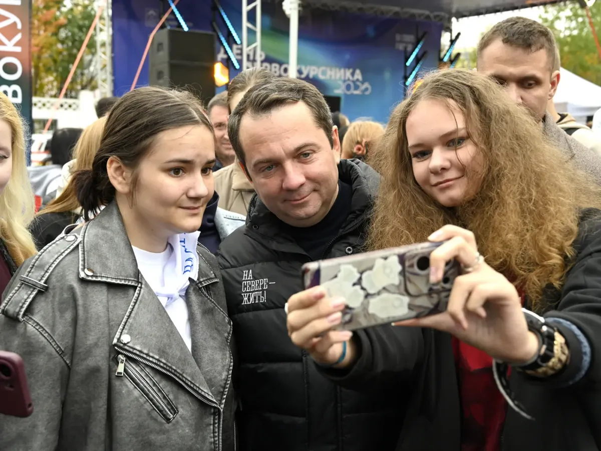 В Мурманске на Дне первокурсника вручили жилищные сертификаты студентам