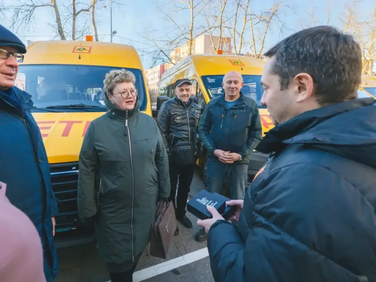 Мурманская область передала муниципалитетам 12 новых школьных автобусов