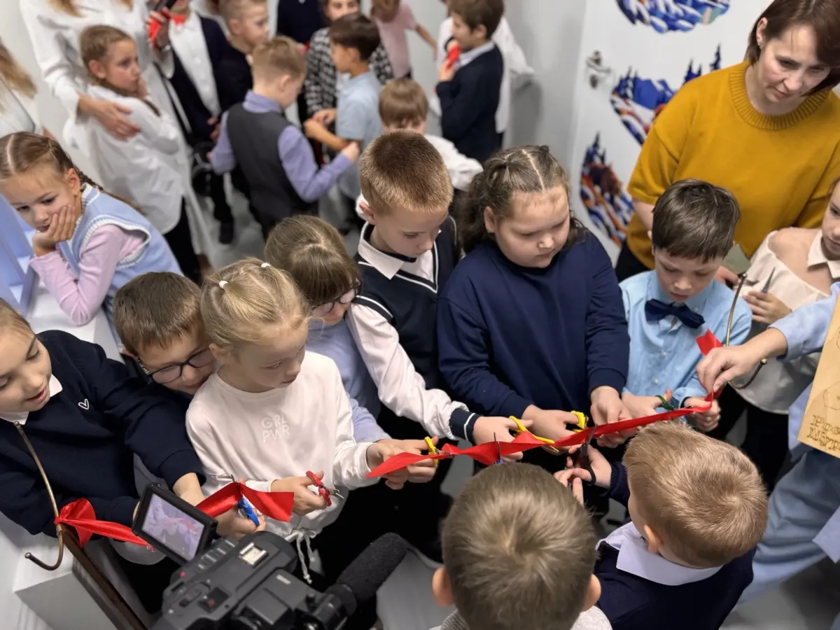 В Полярных Зорях открыли обновлённое пространство для детского творчества