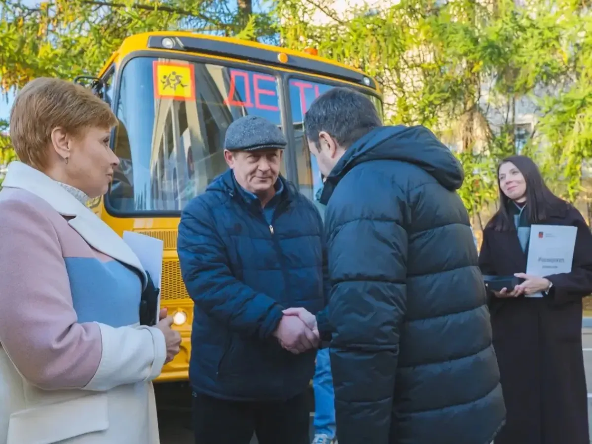 Мурманская область передала муниципалитетам 12 новых школьных автобусов