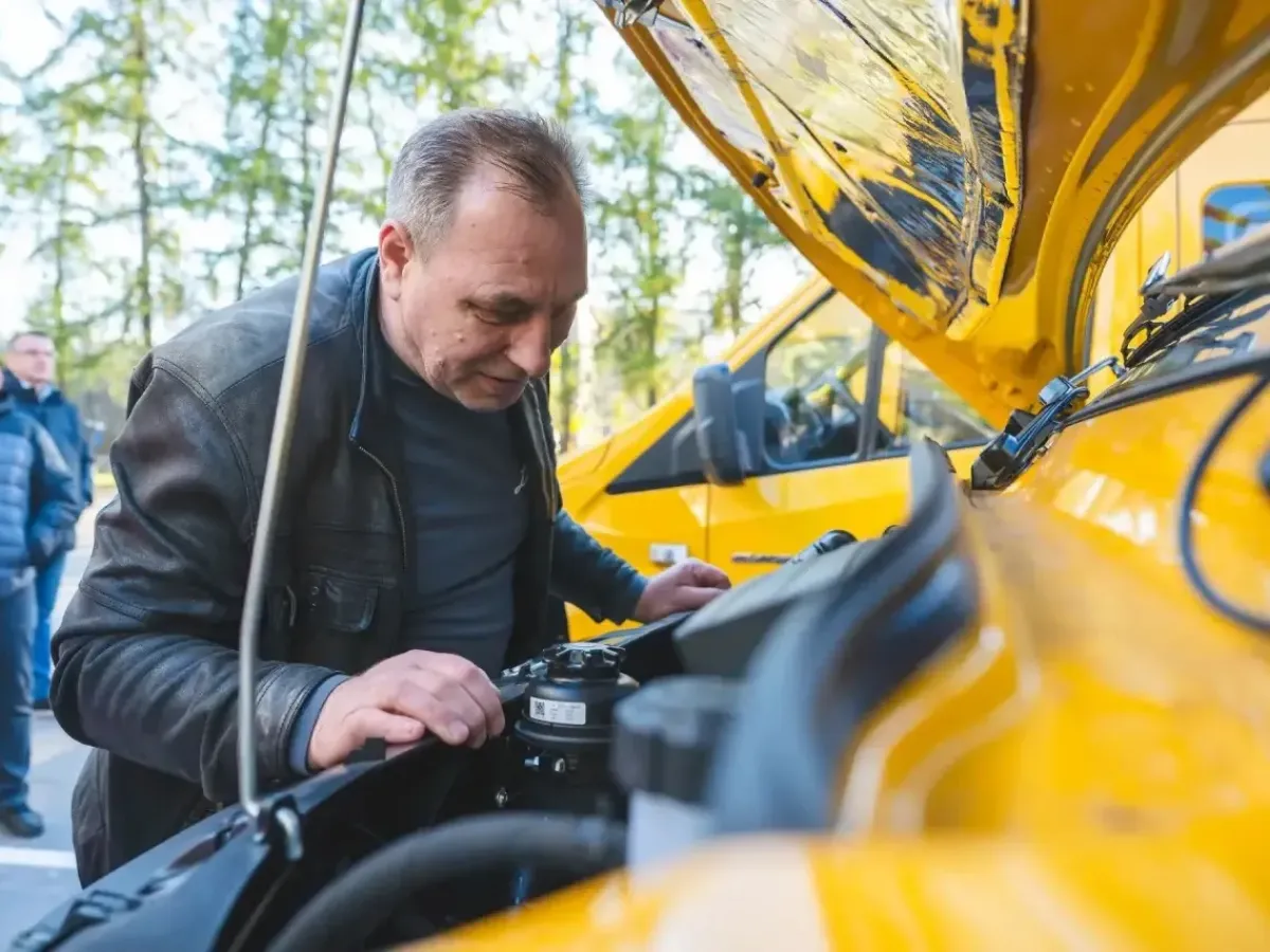 Мурманская область передала муниципалитетам 12 новых школьных автобусов