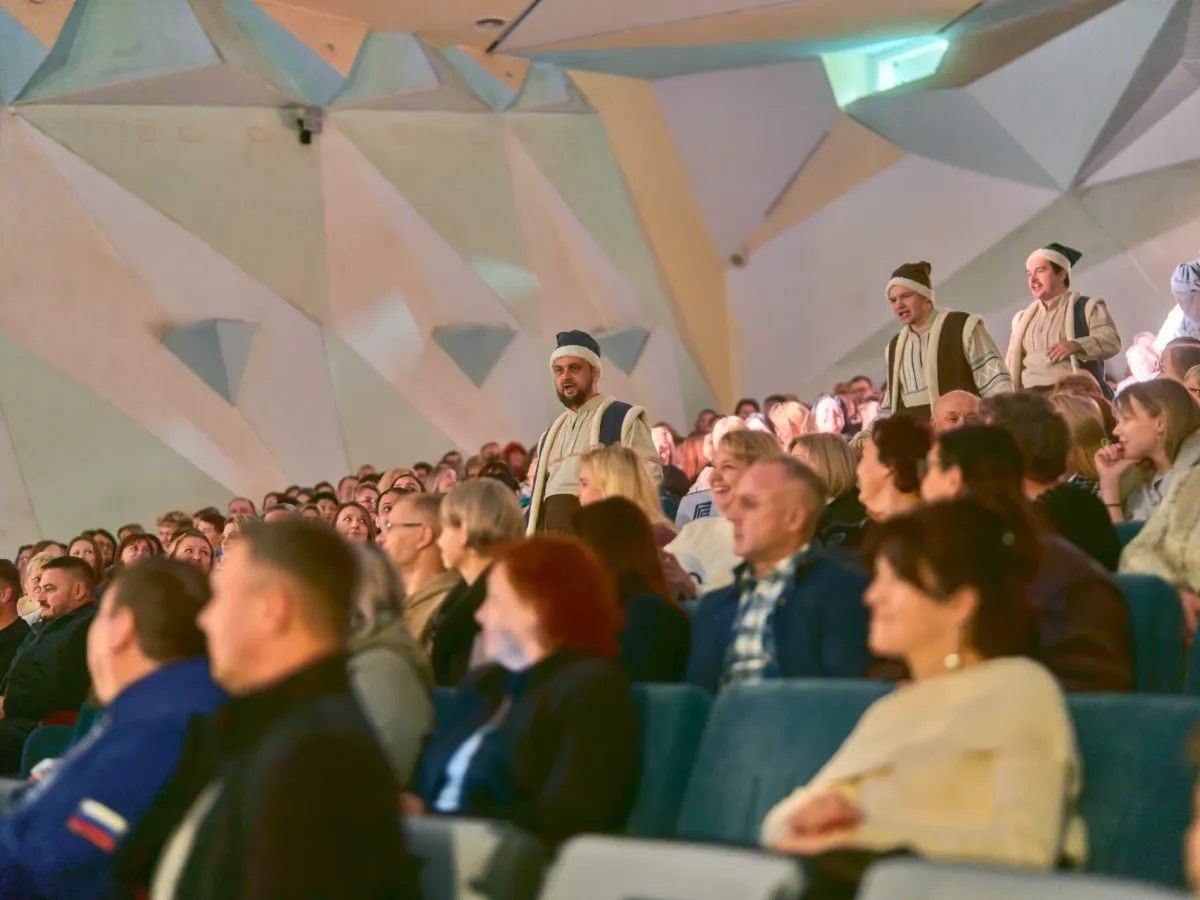Мурманский театр кукол показал в Железногорске спектакль «Ночь перед Рождеством»
