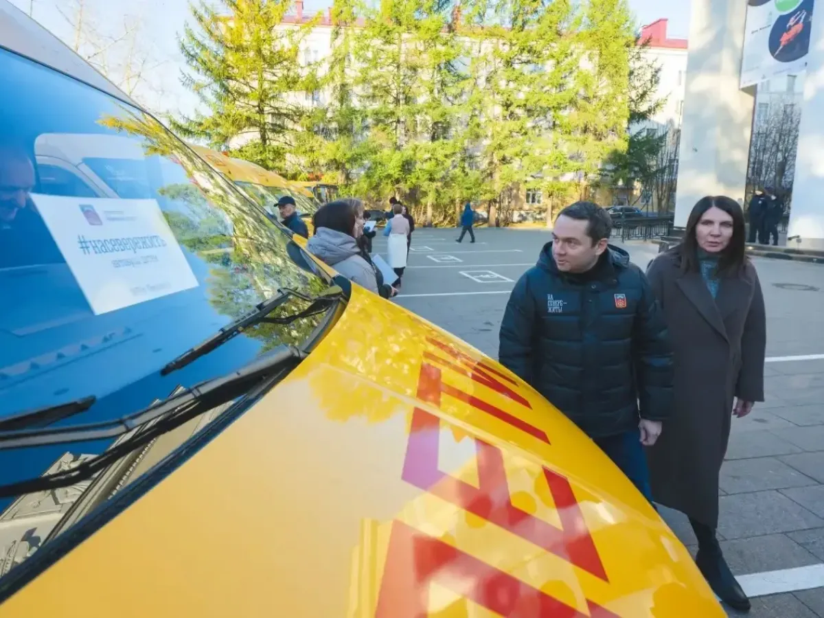 Мурманская область передала муниципалитетам 12 новых школьных автобусов