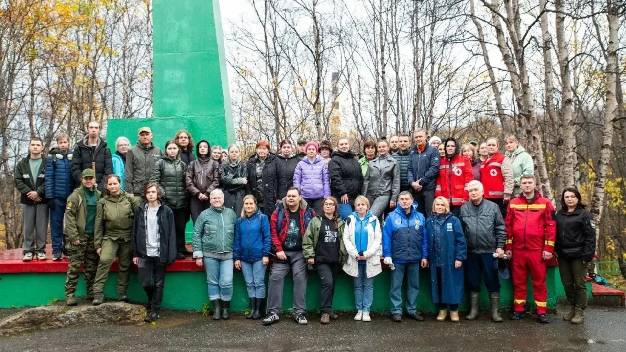 На старом кладбище в Мурманске прошел субботник — Мурманск Сейчас