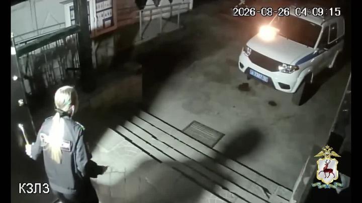 В Дзержинске 20-летнего юношу заключили под стражу за поджог полицейского автомобиля — Нижний Новгород Сейчас
