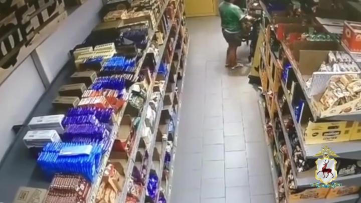 В Воротынском округе полиция задержала женщину за кражу товаров из супермаркета — Нижний Новгород Сейчас