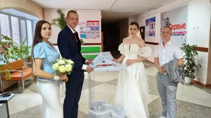 В Нижегородской области отметили высокую явку и голосование молодоженов и ветерана — Нижний Новгород Сейчас