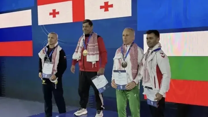 Евгений Хлопков завоевал серебро на чемпионате мира по спортивной борьбе среди ветеранов — Нижний Новгород Сейчас