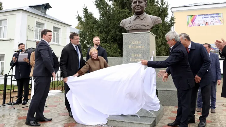 В Уразовке открыли памятник Кави Наджми — Нижний Новгород Сейчас