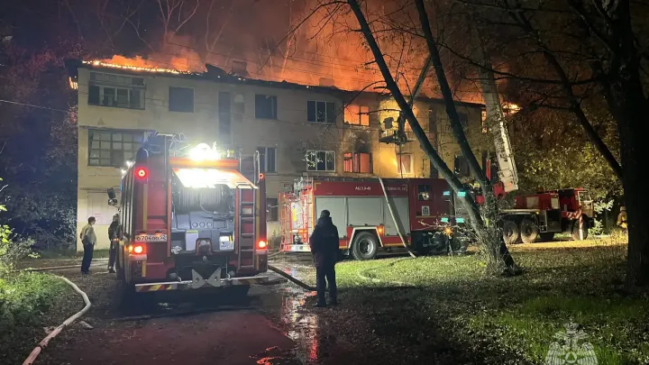 В расселенном доме на улице Фибролитовая потушили пожар на 300 квадратных метрах — Нижний Новгород Сейчас