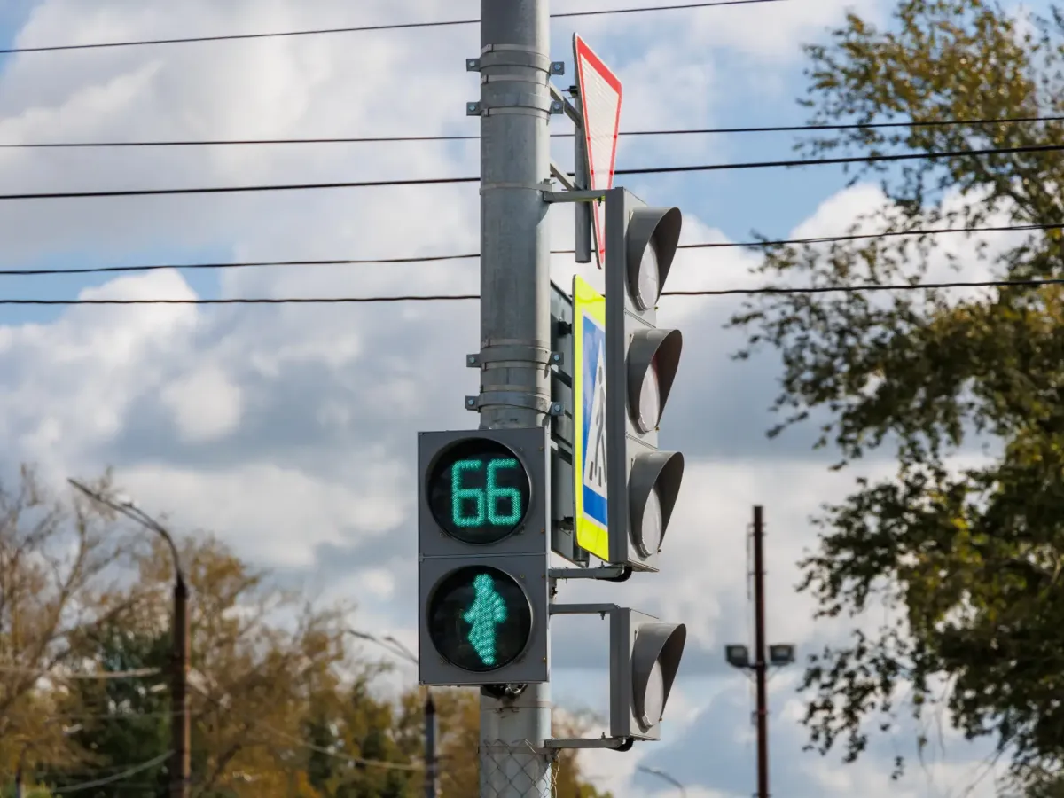 На Московском шоссе модернизируют 19 светофорных объектов