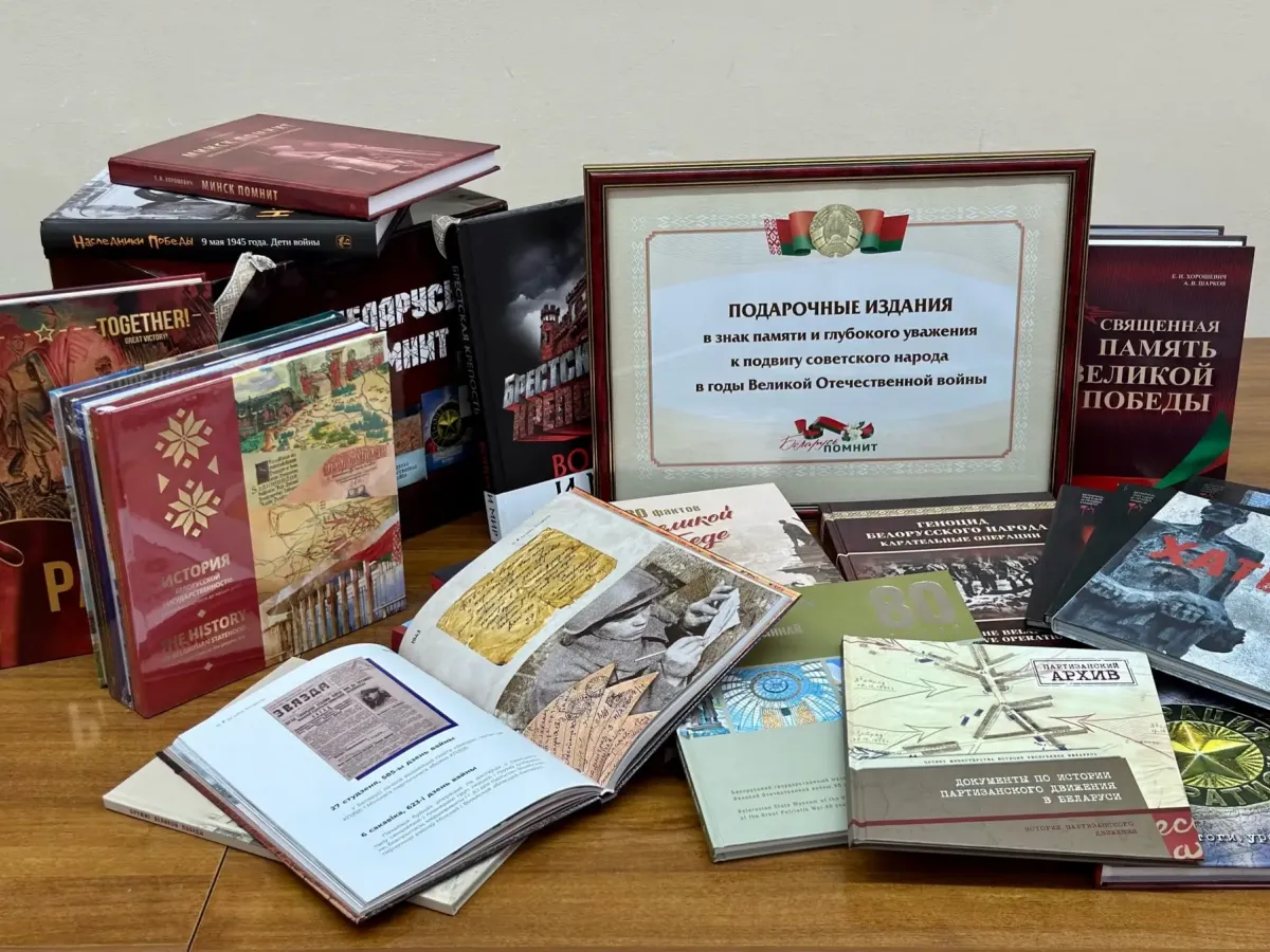 В Нижний Новгород передали белорусские книги военной тематики для областной библиотеки