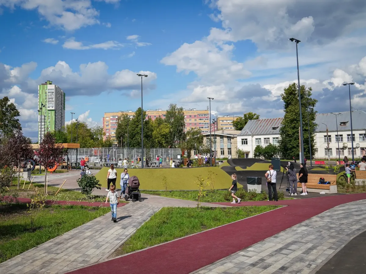 В Ленинском районе Нижнего Новгорода открыли сквер на улице Космонавта Комарова
