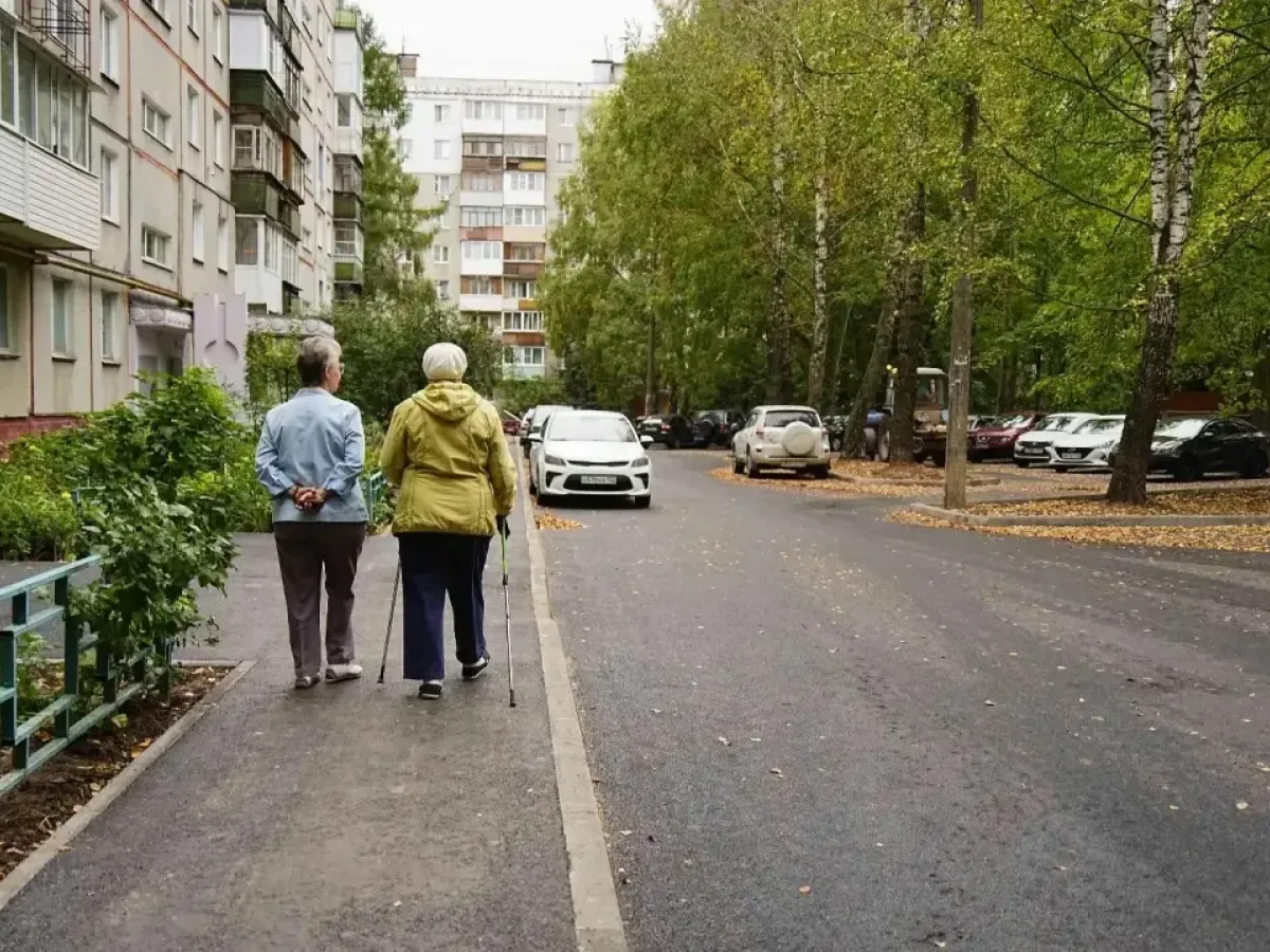 На Казанском шоссе во дворе добавили 15 парковочных мест после благоустройства