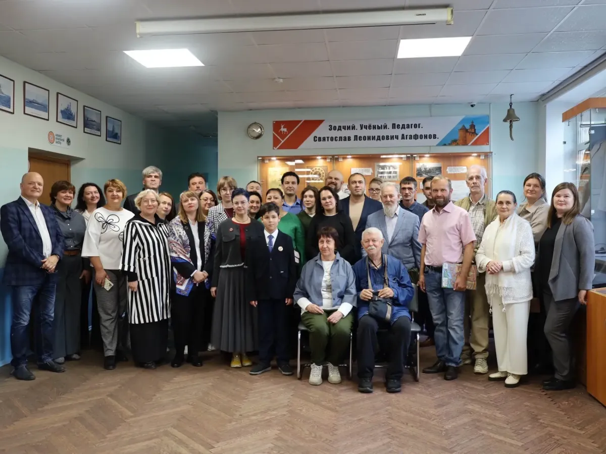 В школе №44 Нижнего Новгорода открылась выставка к 115-летию С.Л. Агафонова