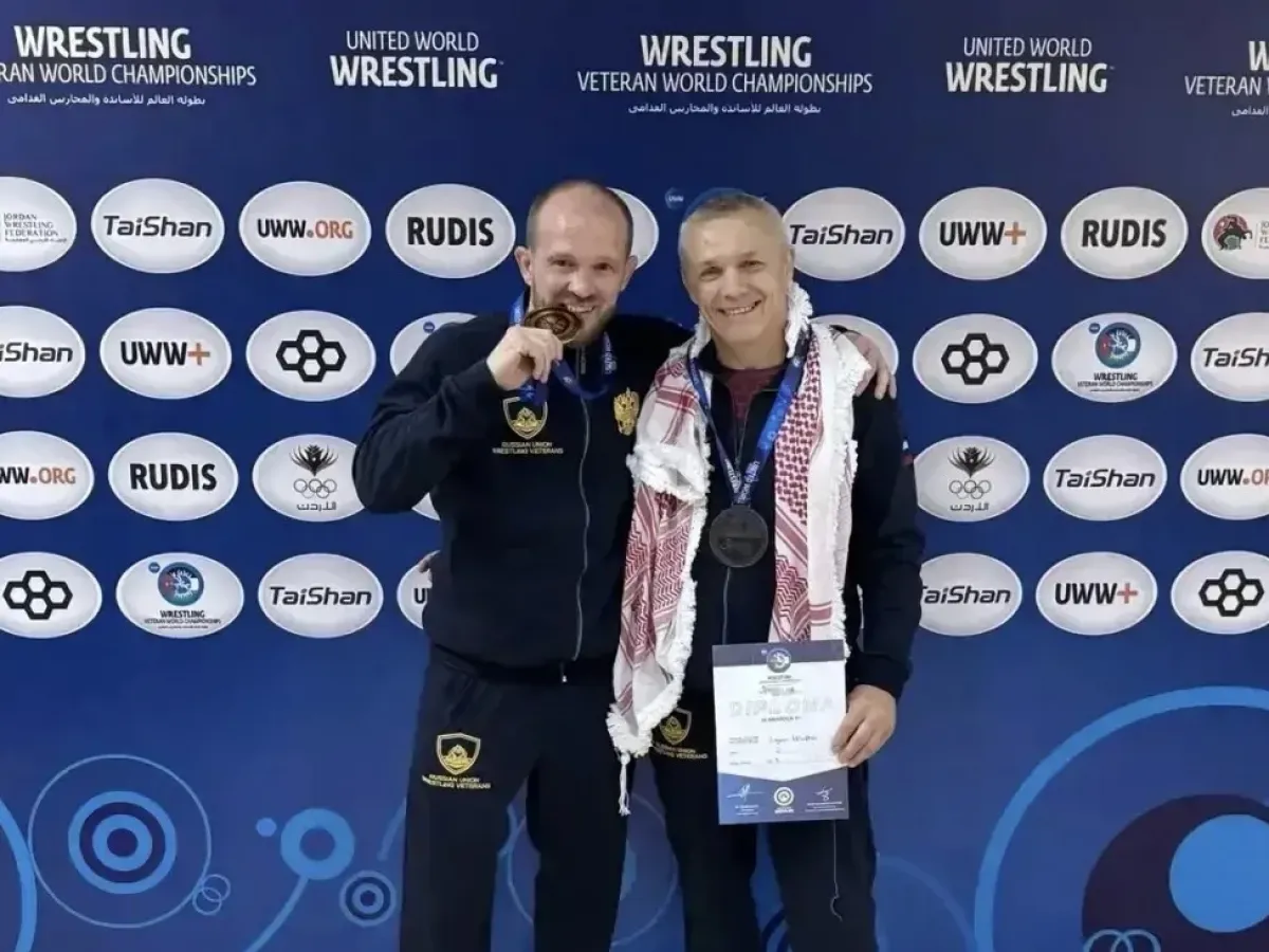 Евгений Хлопков завоевал серебро на чемпионате мира по спортивной борьбе среди ветеранов