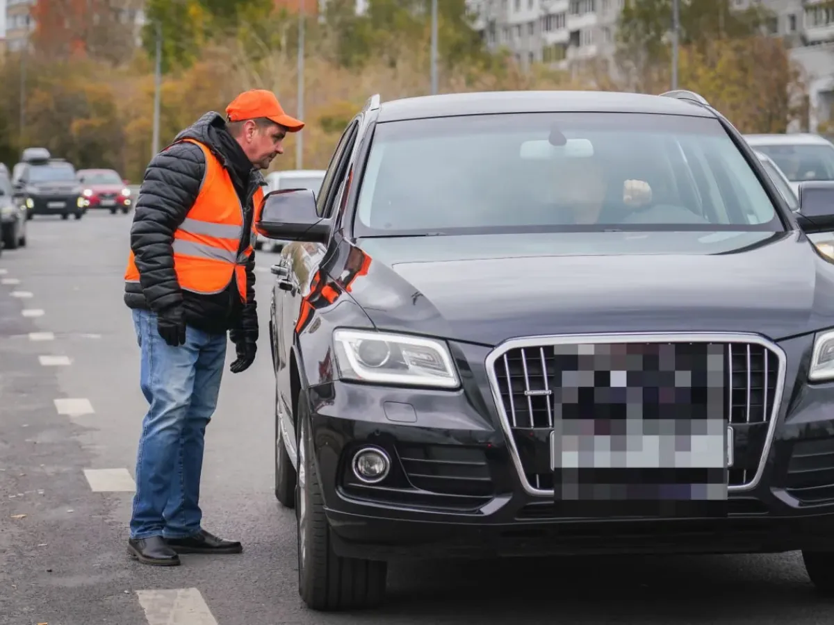 Более тысячи муниципальных служащих дежурят на городских АЗС