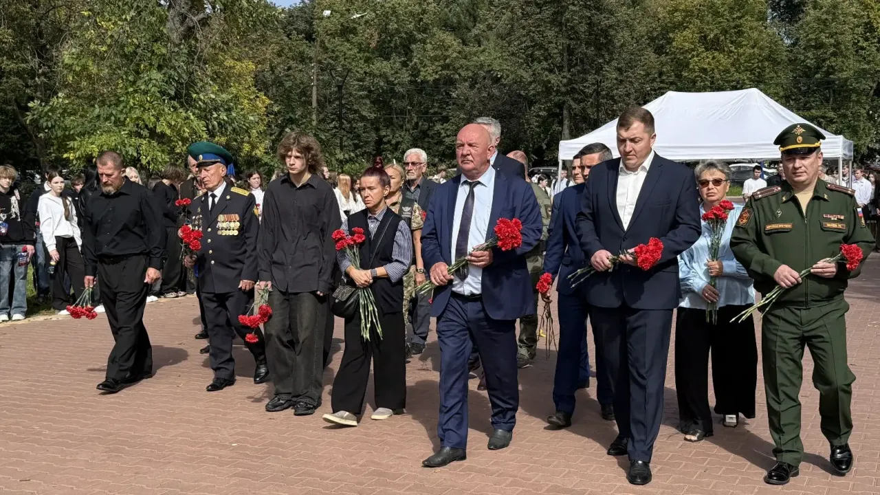 В парке Славы Нижнего Новгорода прошёл митинг ко Дню солидарности в борьбе с терроризмом — Нижний Новгород Сейчас