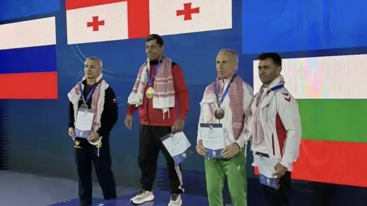 Евгений Хлопков завоевал серебро на чемпионате мира по спортивной борьбе среди ветеранов — Нижний Новгород Сейчас