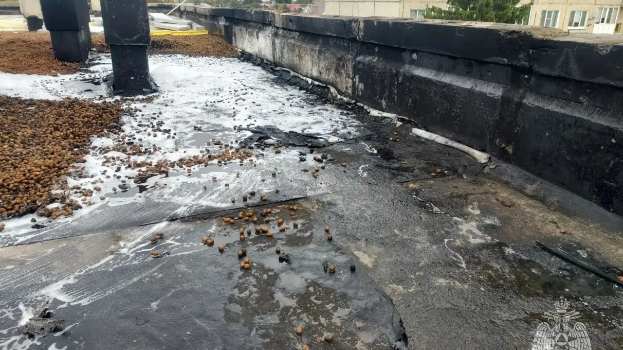В Воротынце пожар на крыше многоквартирного дома потушили на площади 6 квадратных метров — Нижний Новгород Сейчас