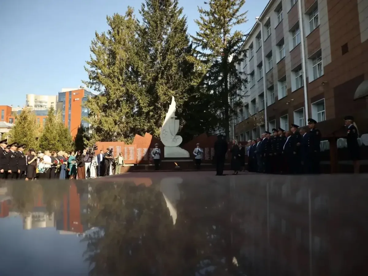 В Новосибирске открыли аллею памяти погибших сотрудников МВД и обновили мемориал