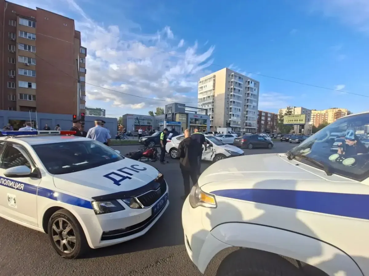 В Октябрьском районе Новосибирска в ДТП погиб мотоциклист