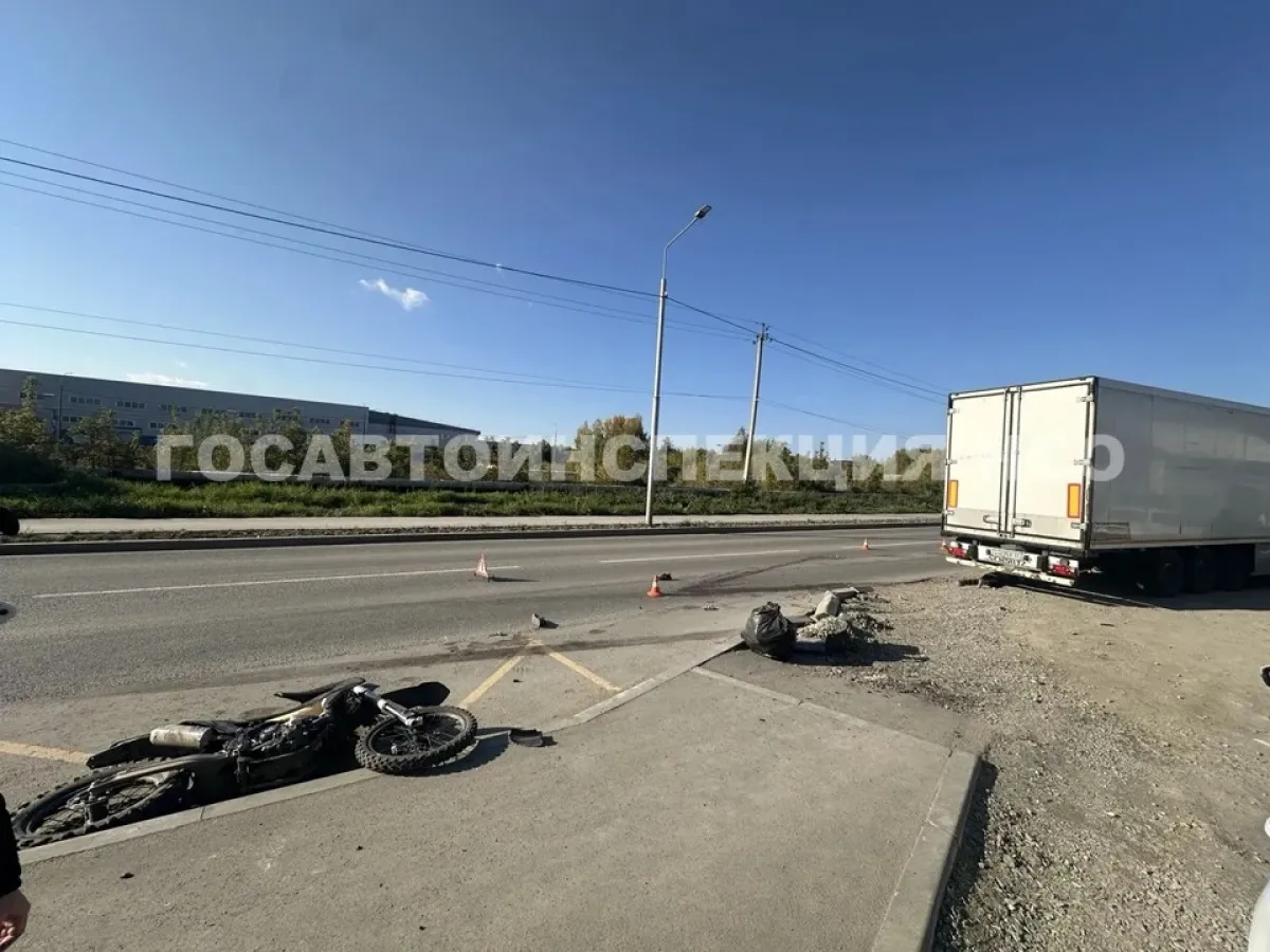 В Калининском районе Новосибирска в ДТП погиб мотоциклист