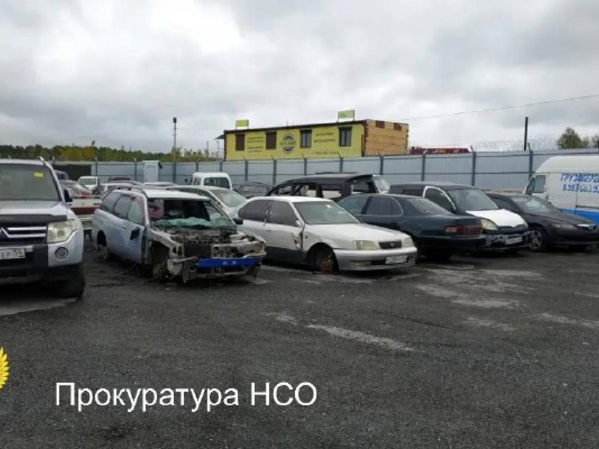 После вмешательства прокуратуры в Новосибирске возобновили эвакуацию брошенных автомобилей