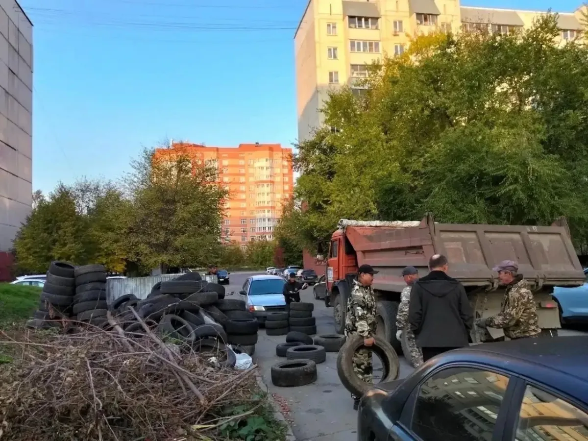 Около 2000 покрышек вывезли с двух жилмассивов Октябрьского района