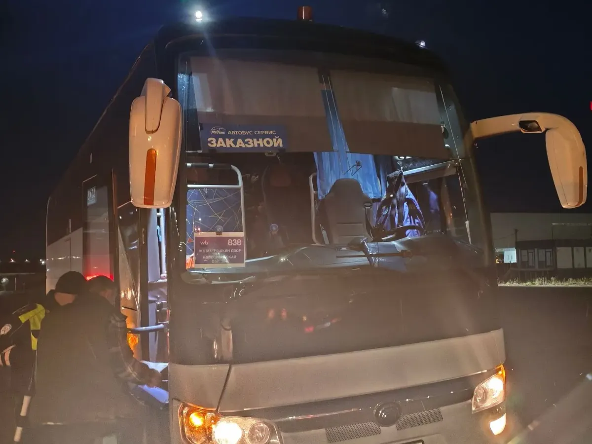 На территории ПЛП Новосибирской области проверили заказные пассажирские автобусы