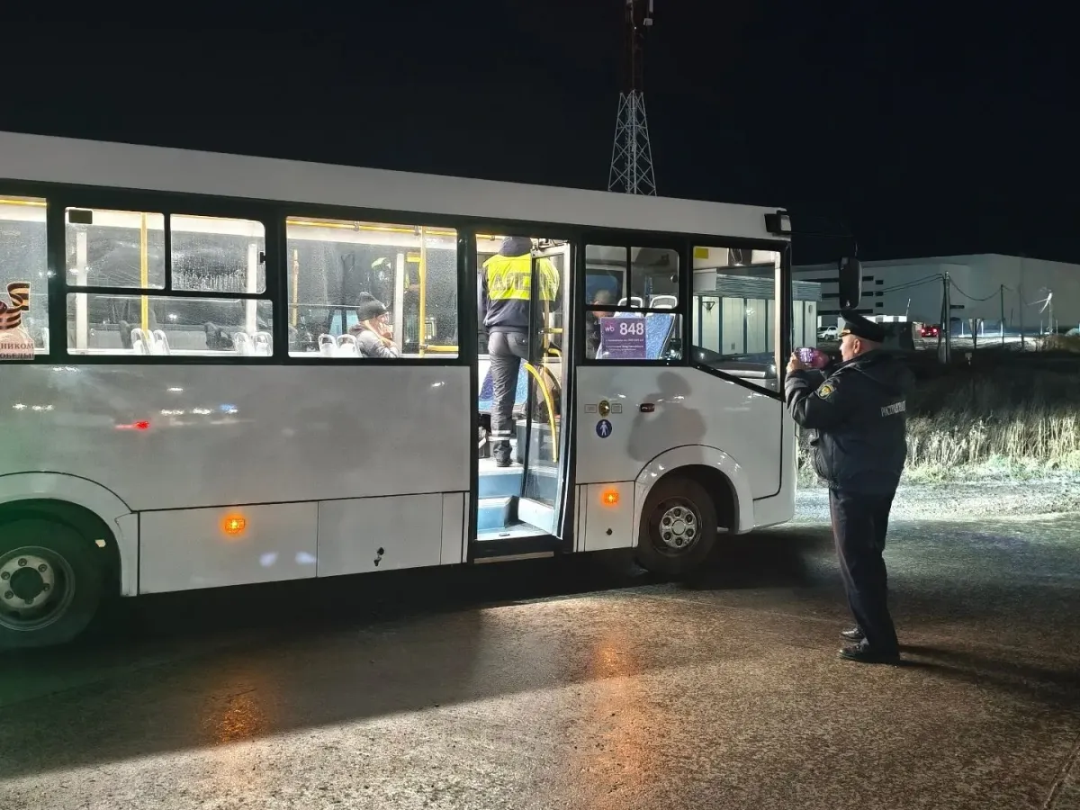 На территории ПЛП Новосибирской области проверили заказные пассажирские автобусы