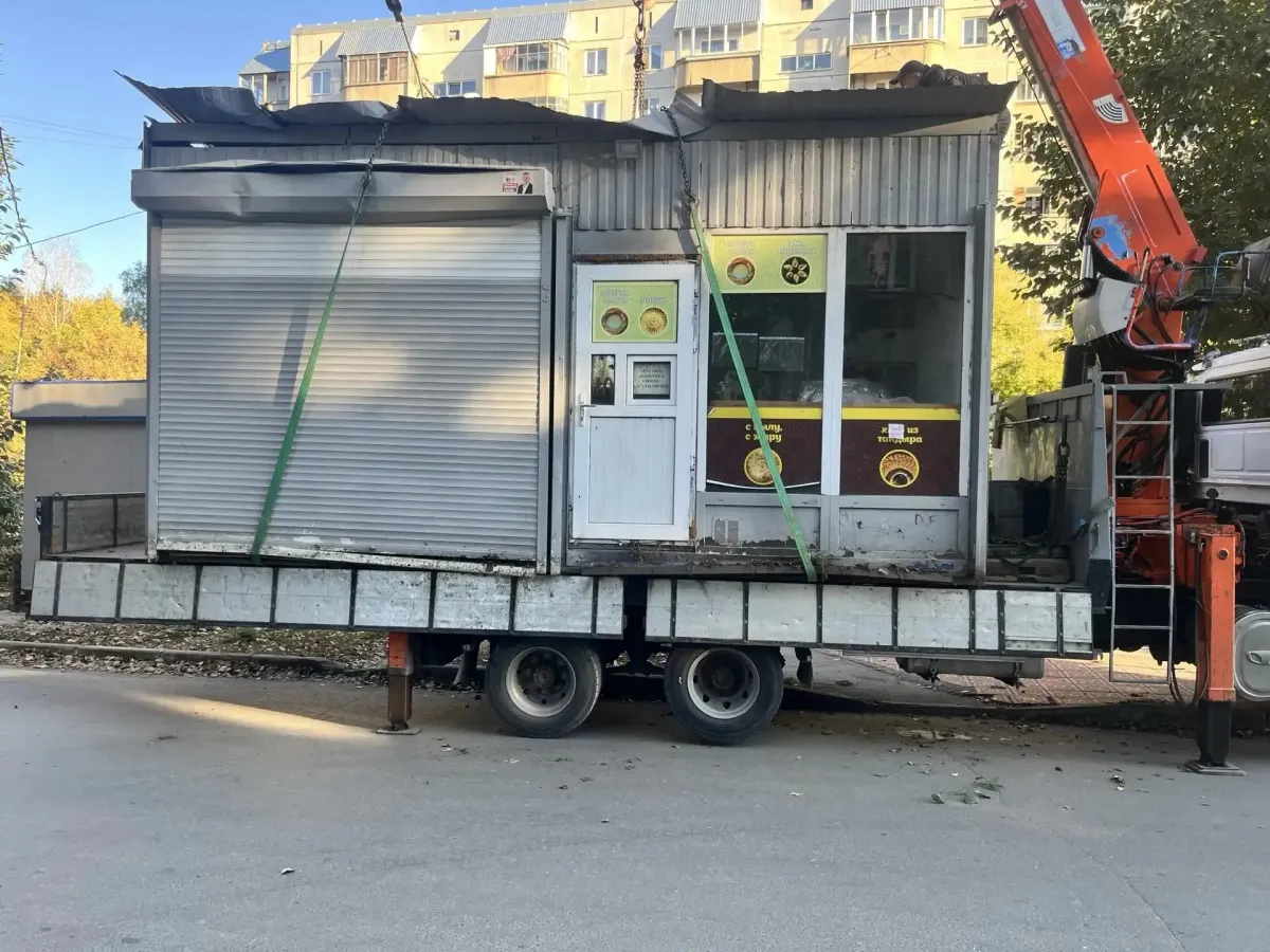 В Кировском и Ленинском районах демонтировали самовольные киоски