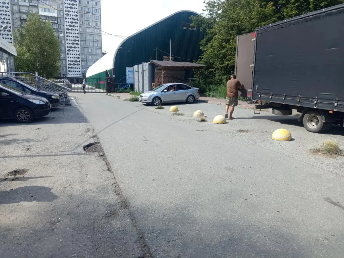 В Кировском и Ленинском районах демонтировали самовольные киоски